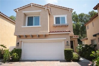 Building Photo - 108 Las Flores