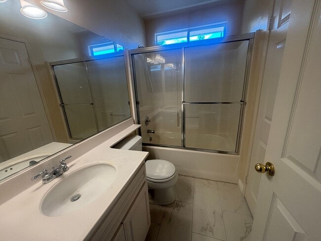 Building Photo - Beautiful 3-Bedroom Home with Covered Patio in Valencia!