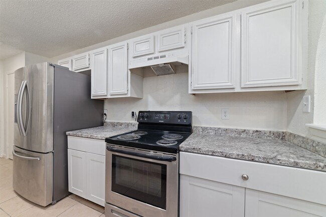 Building Photo - 5711 Longforest Dr