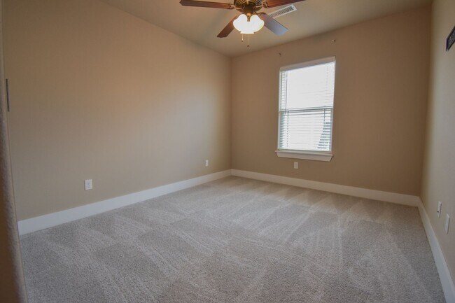 Building Photo - 644 N Malbec Rd