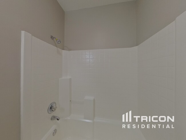 Building Photo - 8721 Magnolia Estates Dr