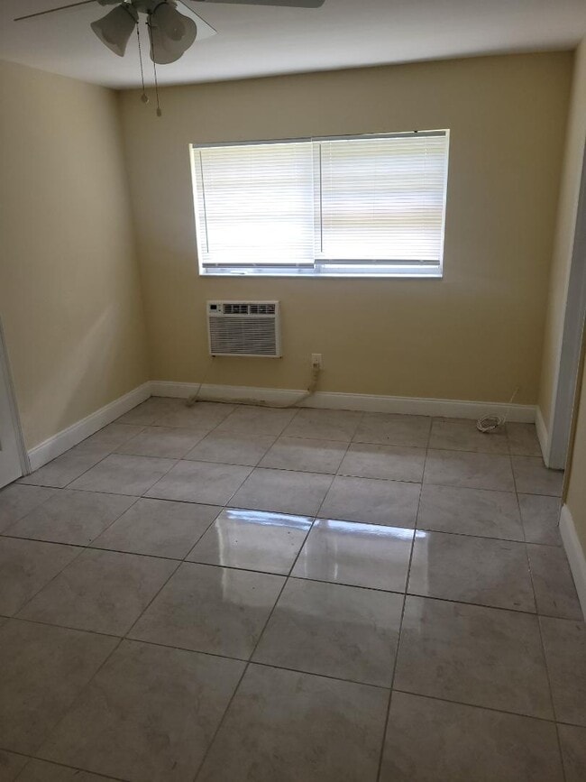 Building Photo - 5471 Ravenswood Rd