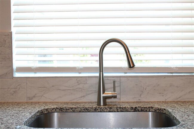 Building Photo - 15008 Casbah Dr