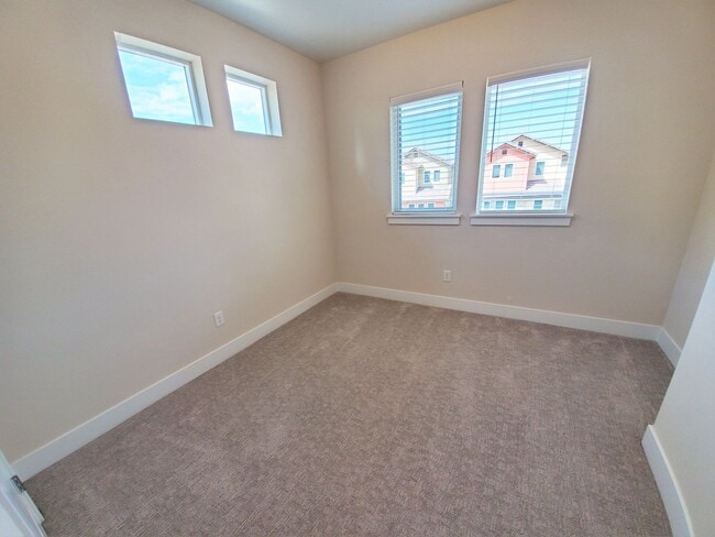 Building Photo - Contemporary Greenhaven Home with Private Backyard & Smart Features