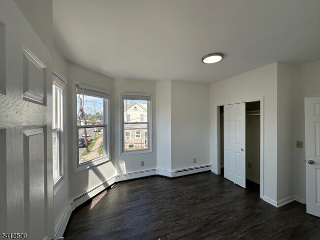 Building Photo - 145 Smith St