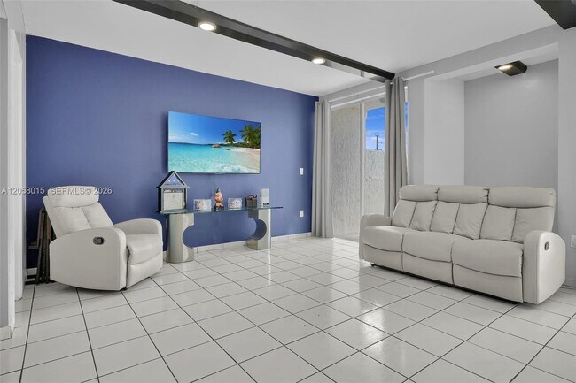 Building Photo - 9177 Fontainebleau Blvd
