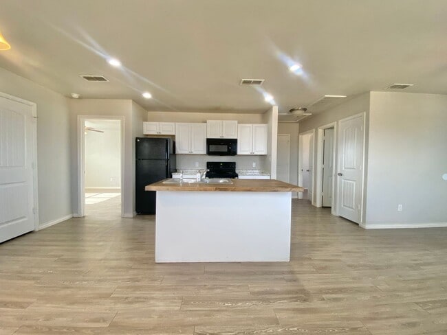 Building Photo - Great 3 bed 2 bath rural rental now available.