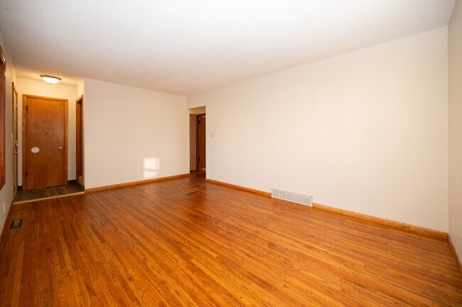 Building Photo - 1220-4 1/2 4 1/2 St NW