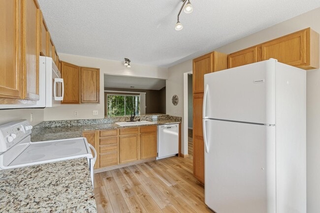 Building Photo - 220 Emerson Ave E