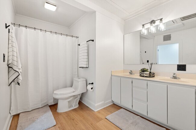 Building Photo - 3be/2ba Premium House Round the Corner fro...