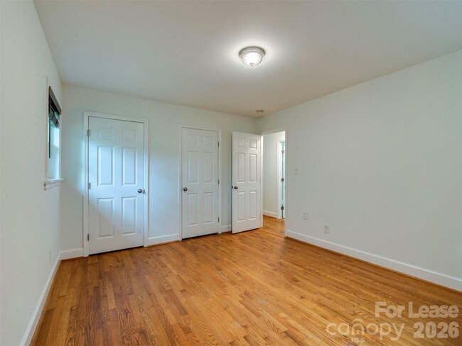 Building Photo - 5646 Oak Dr