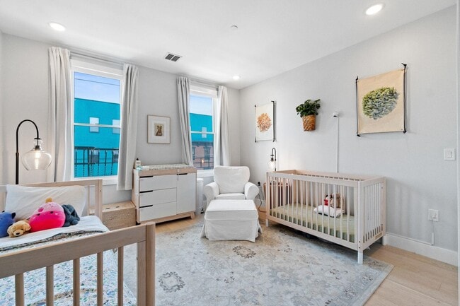 Building Photo - 406 Madison St