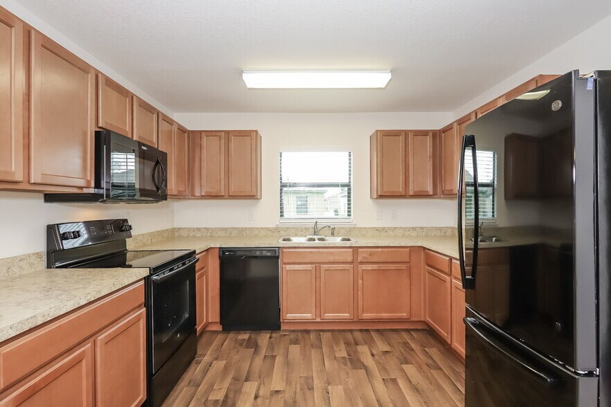 Building Photo - 745 Chatham Walk