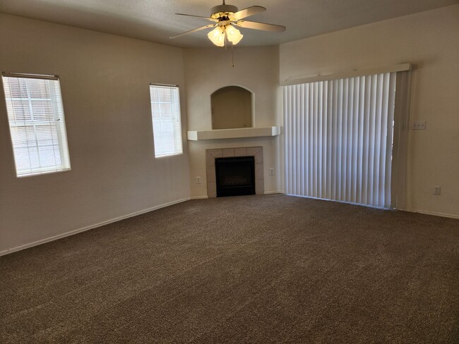 Building Photo - 2 Bed / 1 Bath in 4-Plex