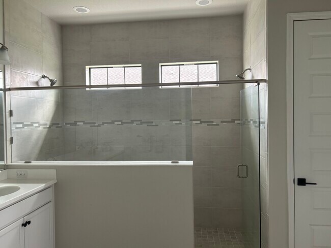 Building Photo - 2546 Kamin Dr