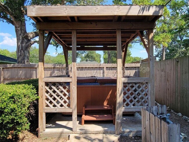 Building Photo - 2419 Stonecrest Dr