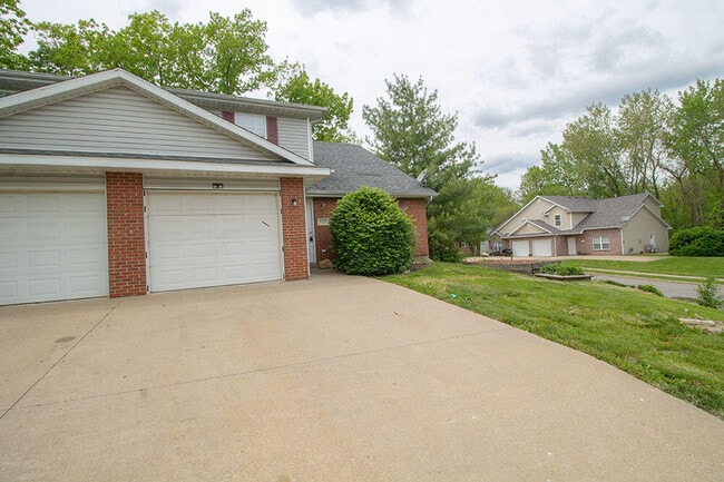 Building Photo - 1323 Godas Cir