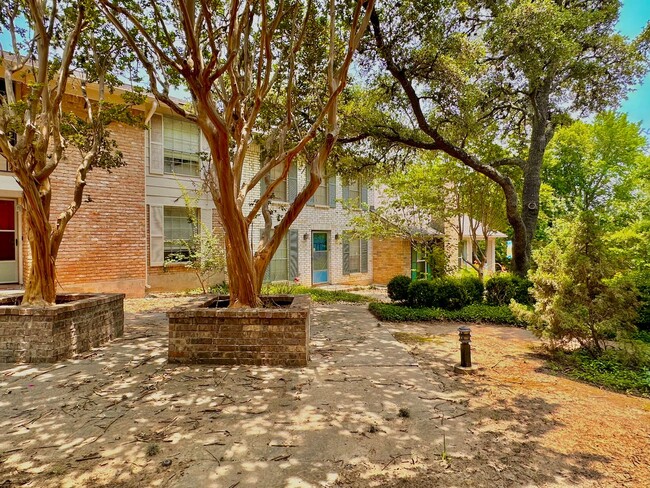 Building Photo - 2106 Kipling Dr
