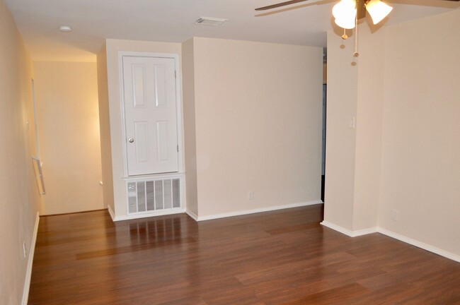 Building Photo - Beautiful remodeled 4 bedroom 2.5 ready to...