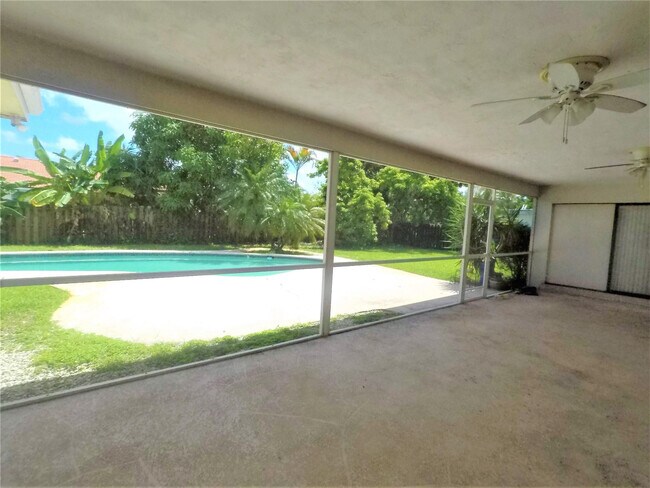 Building Photo - 7450 SW 15th St