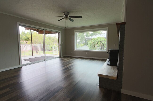 Building Photo - Updated Classic - Mid Century 4/2 2600 sf. All one level.