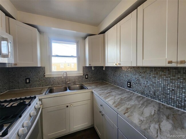 Building Photo - 20248 Schaefer Hwy