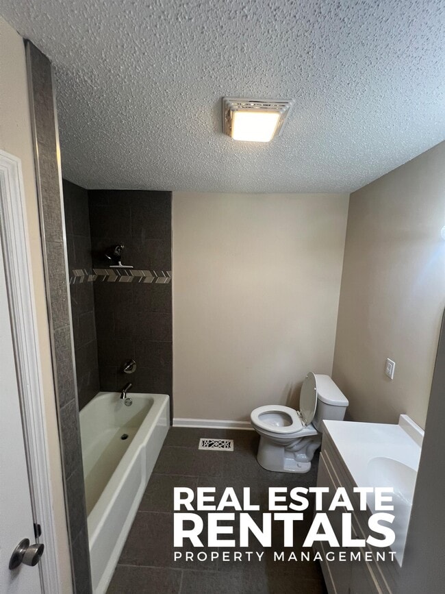 Building Photo - 4580 Rainbow Dr