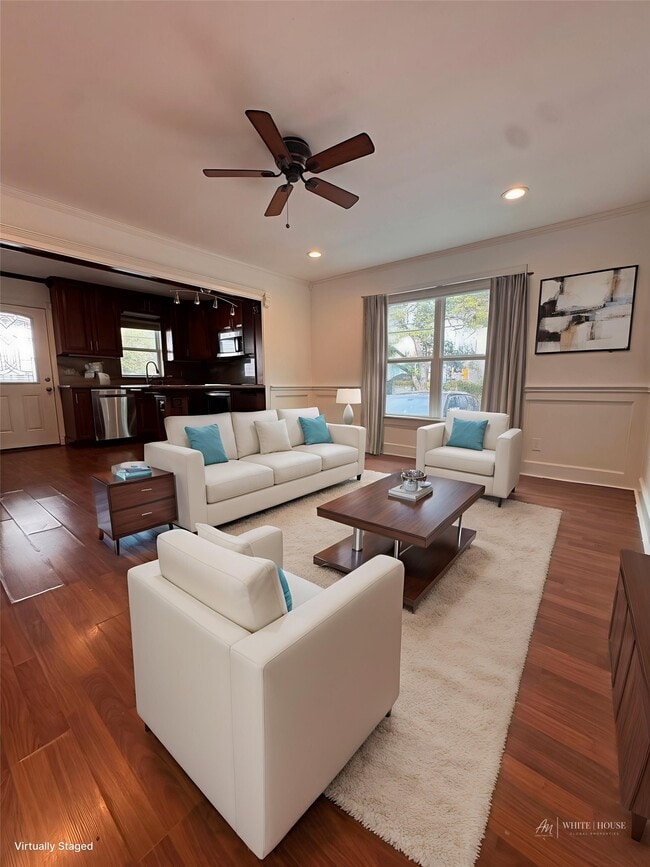 Building Photo - 1101 E 7th St