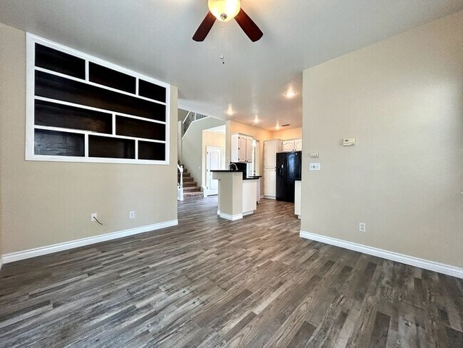 Building Photo - Gated Community! Beautiful 3bd/2.5bth in Folsom