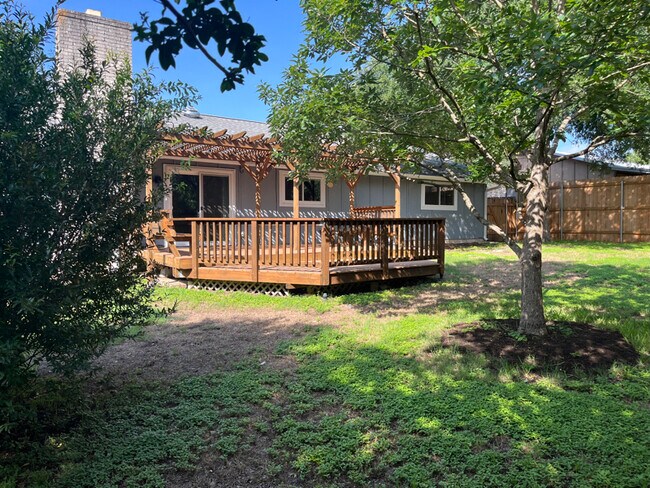 Building Photo - 4900 Wind River Rd