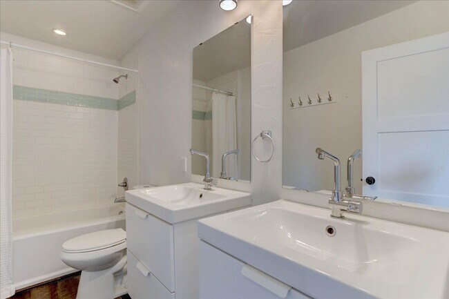 Building Photo - 867 20th St