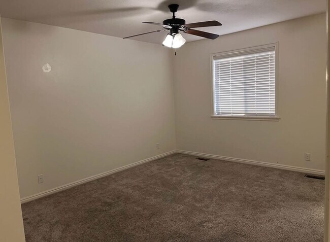 Building Photo - 335 Chokecherry Cir