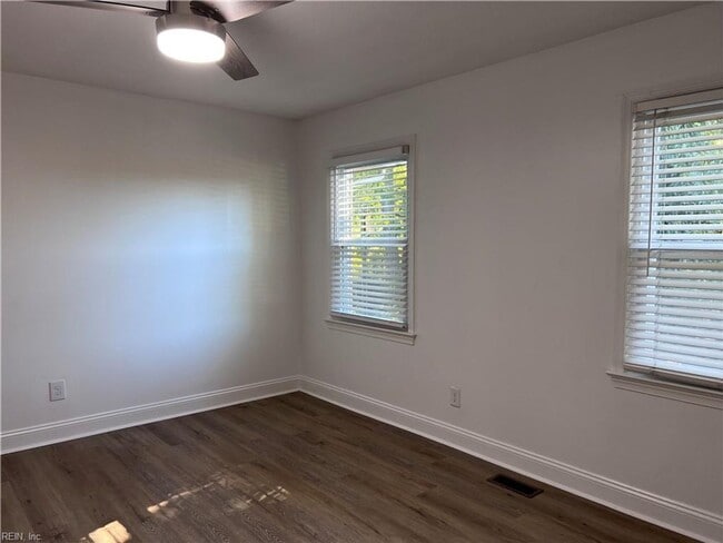 Building Photo - 947 Wildwood Square Ct