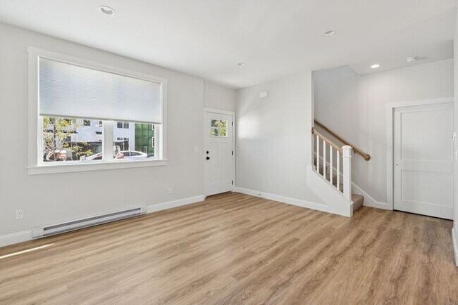 Building Photo - 2 Hoxton Ln