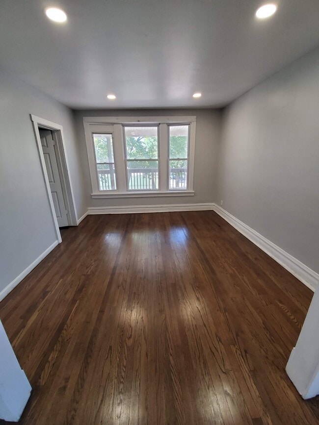 Building Photo - 2704 E 77th St