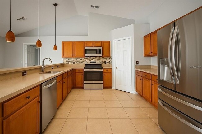 Building Photo - 408 Magpie Ct