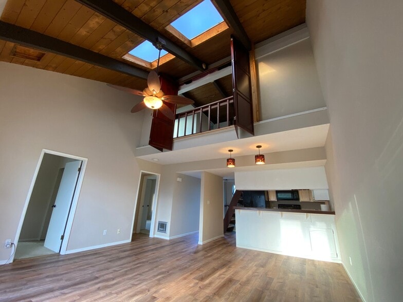 Building Photo - 4030 Haines St