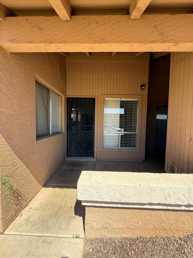 Building Photo - 312 W Yukon Dr