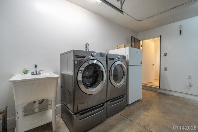 Building Photo - 3Bd, 2Ba Condo in Lombard Way, Ewa Gentry