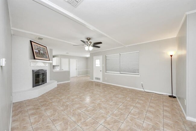Building Photo - 7911 Pella Dr