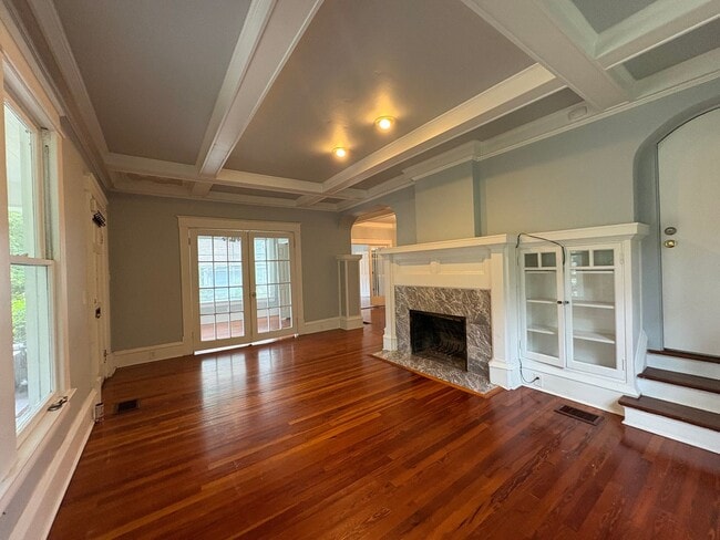 Building Photo - 500 S Eola Dr