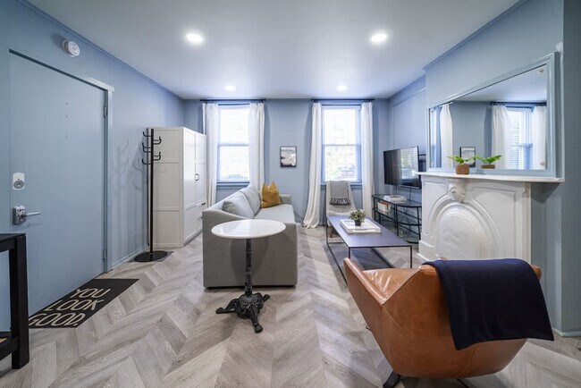 Building Photo - 1411 W Grand Ave