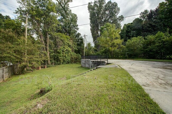 Building Photo - 2115 Hallwood Dr