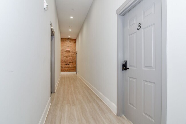 Building Photo - 2 Bed 2 Bath Apartment In Middle of Harlem!