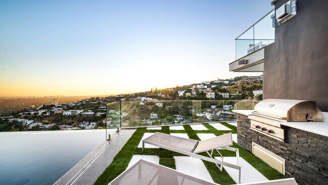 Building Photo - 1623 Viewmont Dr