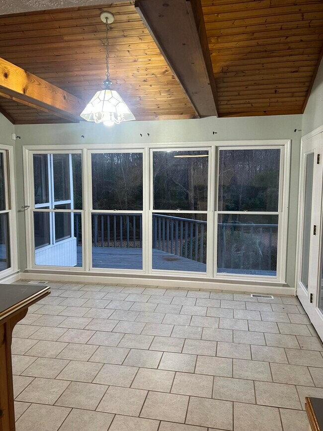 Building Photo - 184 Beaver Dam Rd