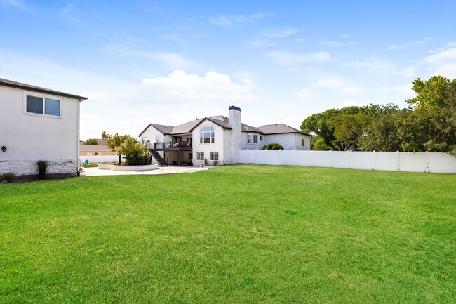 Building Photo - 6 Bed/6 Bathroom house in Riverton