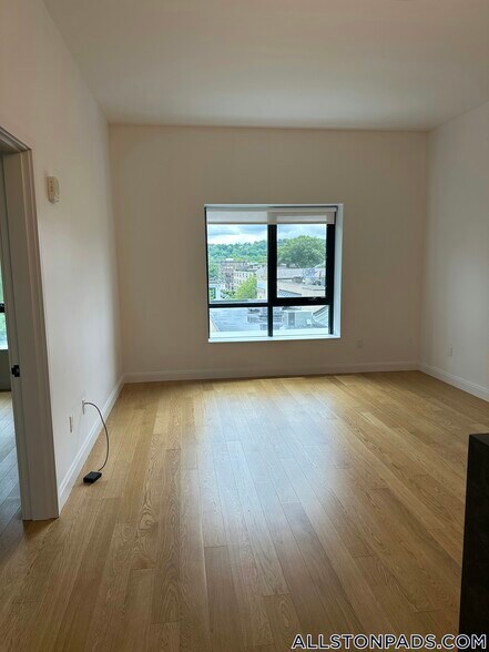 Building Photo - 83 Gardner St