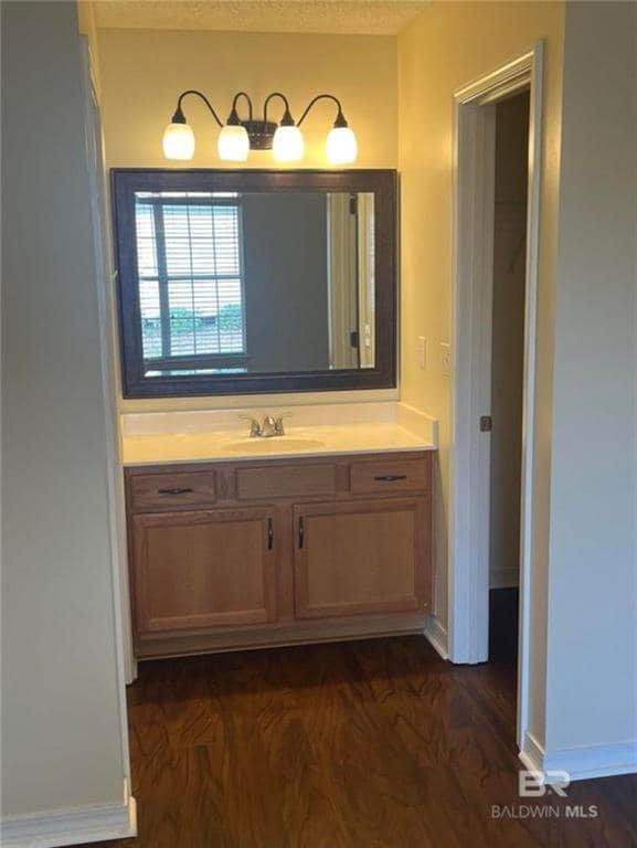 Building Photo - 124 Oakwood Ave