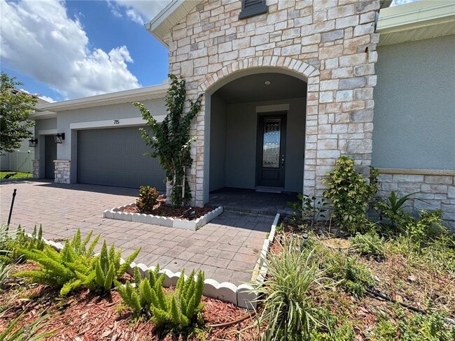 Building Photo - 715 Blue Citrus Ln